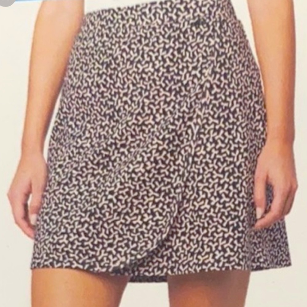 Jones New York Signature Faux Wrap Skort Skirt Black and Blue Print Size Large